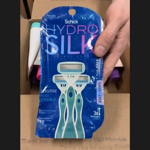 Schick Hydro Silk Sensitive Disposable Razor Trio - Blue